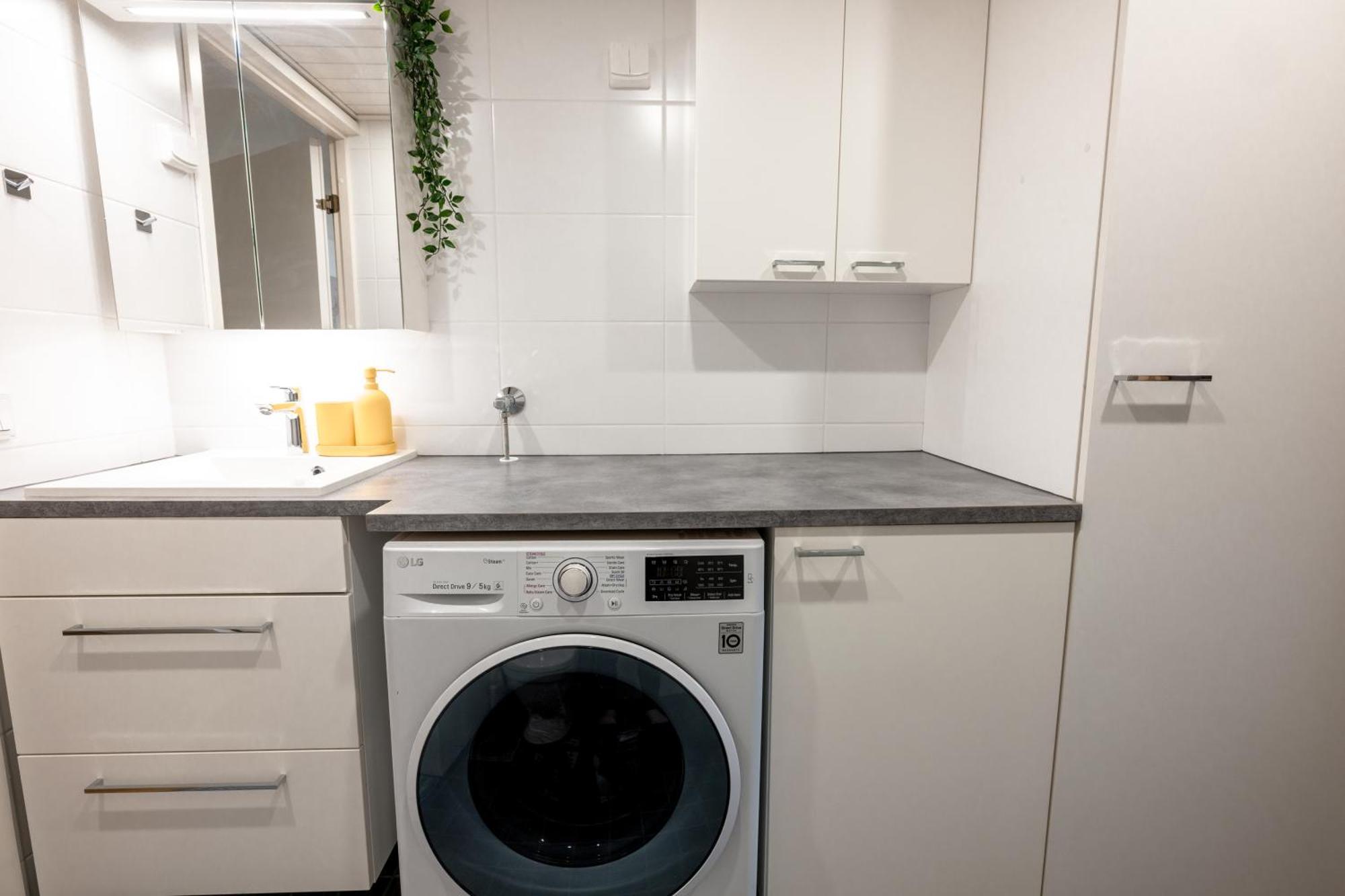 Bright & Comfy 79m2 2br With Sauna And Balcony Lägenhet